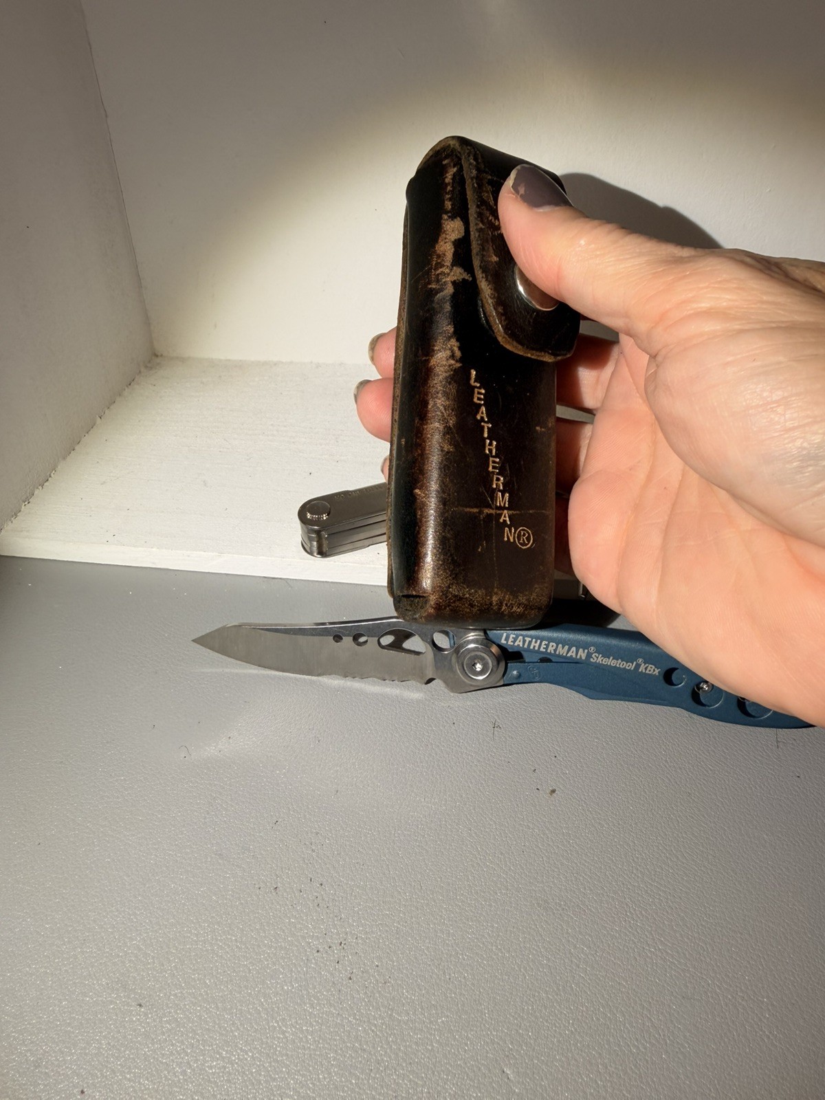 Leatherman Pocket – USA Multi-Tool w/ Leather Sheath plus Skeletool + sheath