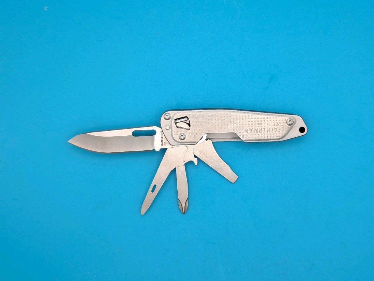 Leatherman FREE T2 Pocket Knife Multi-tool!