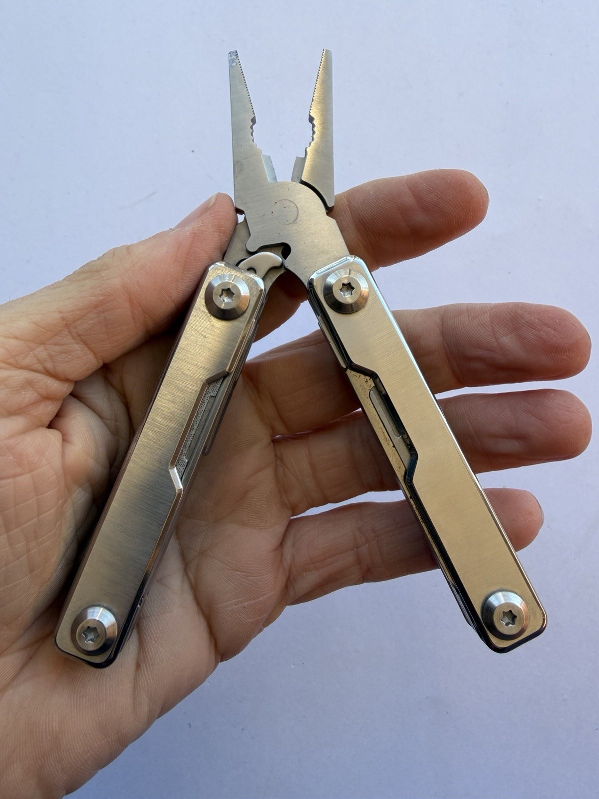 BIBURY OUTDOOR MINI MULTITOOL PLIERS W/BELT CLIP, BI2051A, EXCELLENT CONDITION!