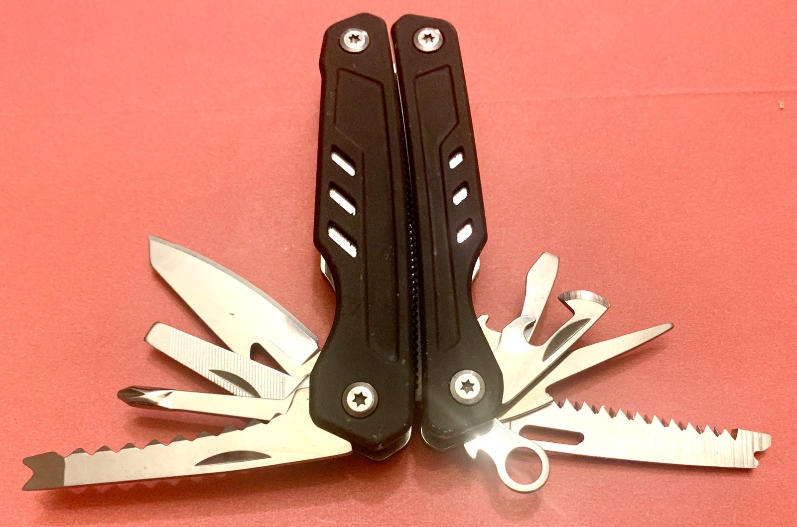 HIGH SIERRA 14-IN-1 MULTI-PLIERS TOOL RUBBER COATED COMPACT CARRIED NOT USED
