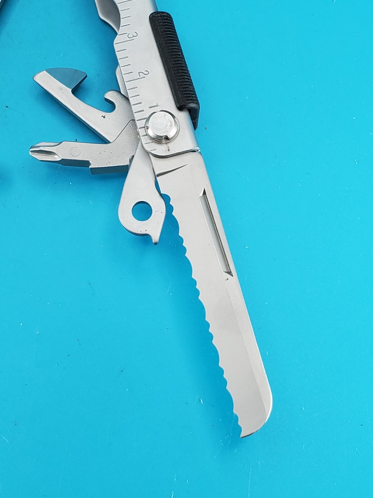 Gerber MP600 Silver Multi-Tool Needle Nose Pliers!