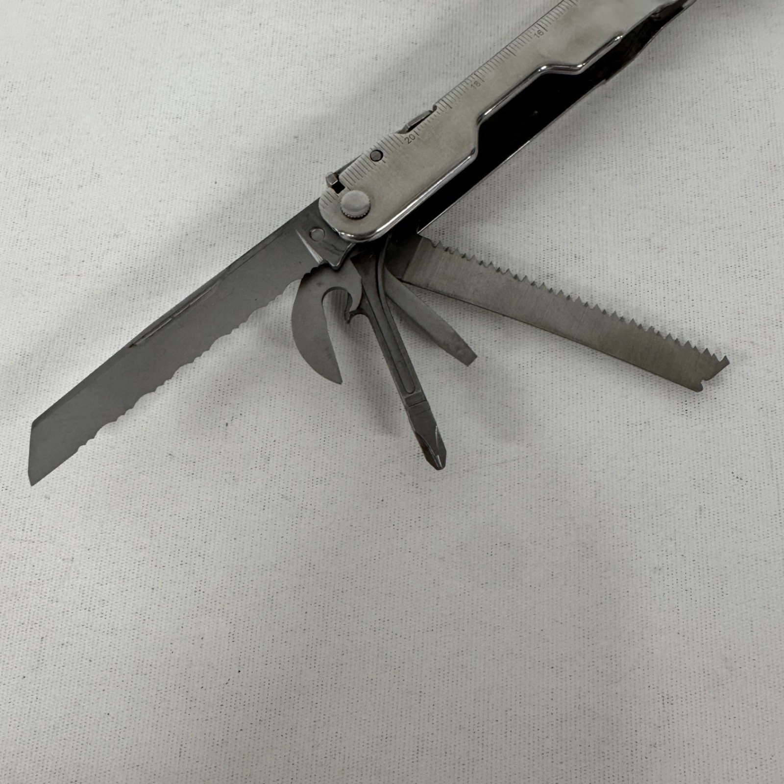 Leatherman Supertool Super Tool 300 Pliers Stainless Steel Multi Tool w/ Sheath