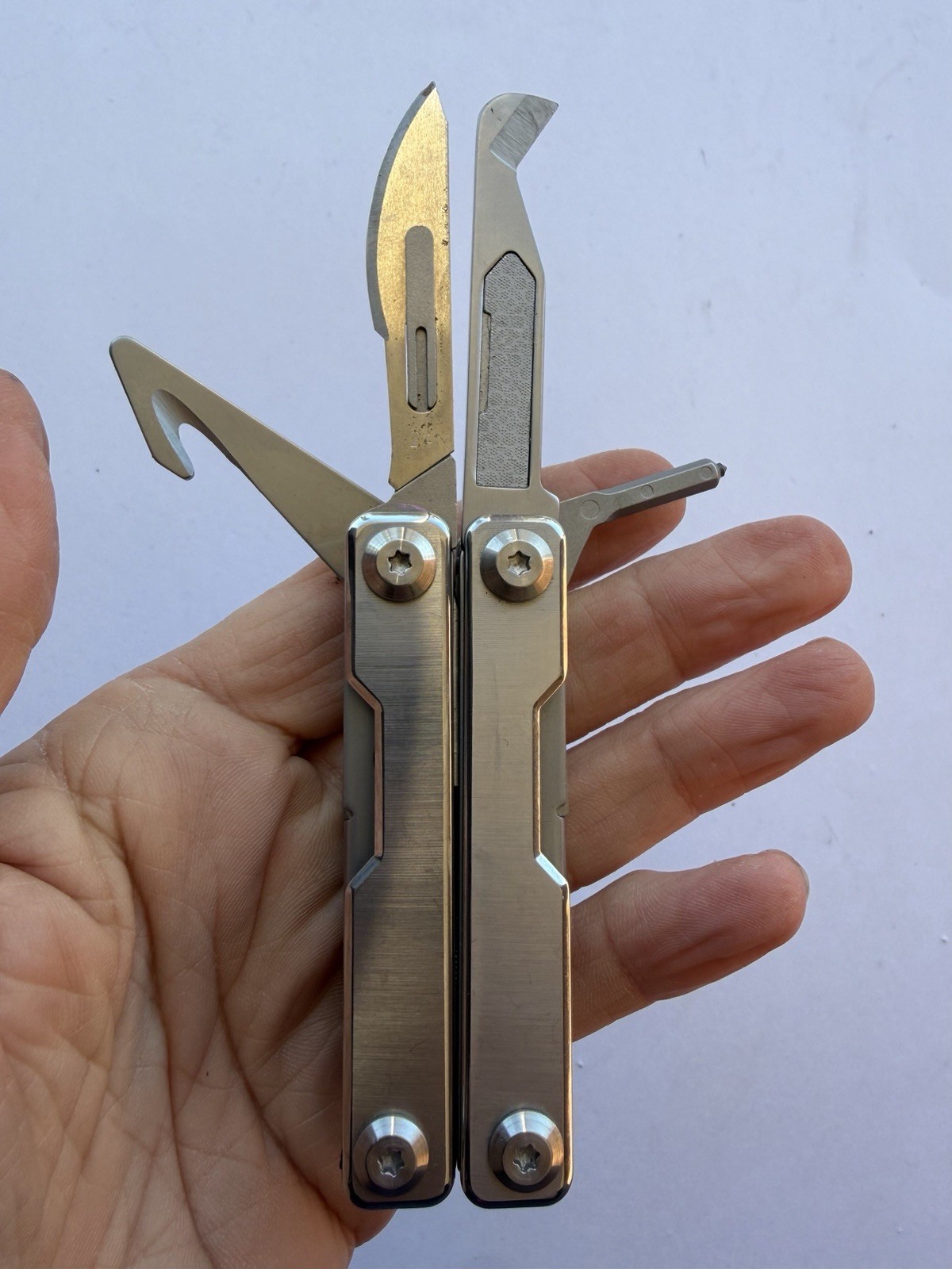 BIBURY OUTDOOR MINI MULTITOOL PLIERS W/BELT CLIP, BI2051A, EXCELLENT CONDITION!