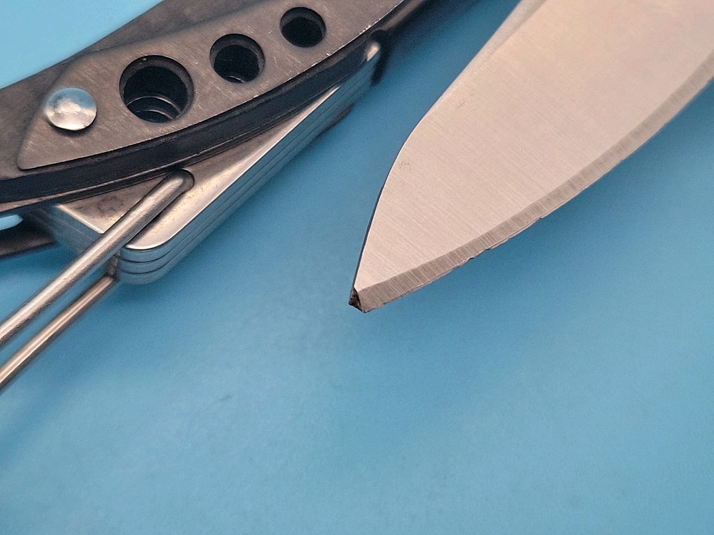 Leatherman Skeletool CX Multi-Tool – Combo Edge 154CM Blade – Driver Bits