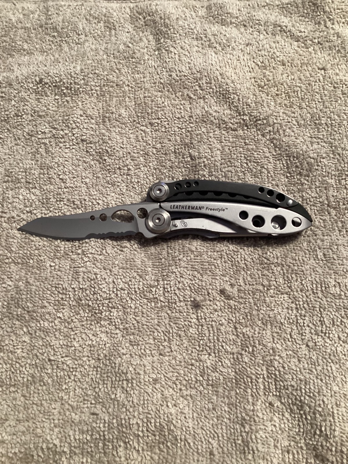 Leatherman FREESTYLE Multi Tool W/ Leather Pouch NEW