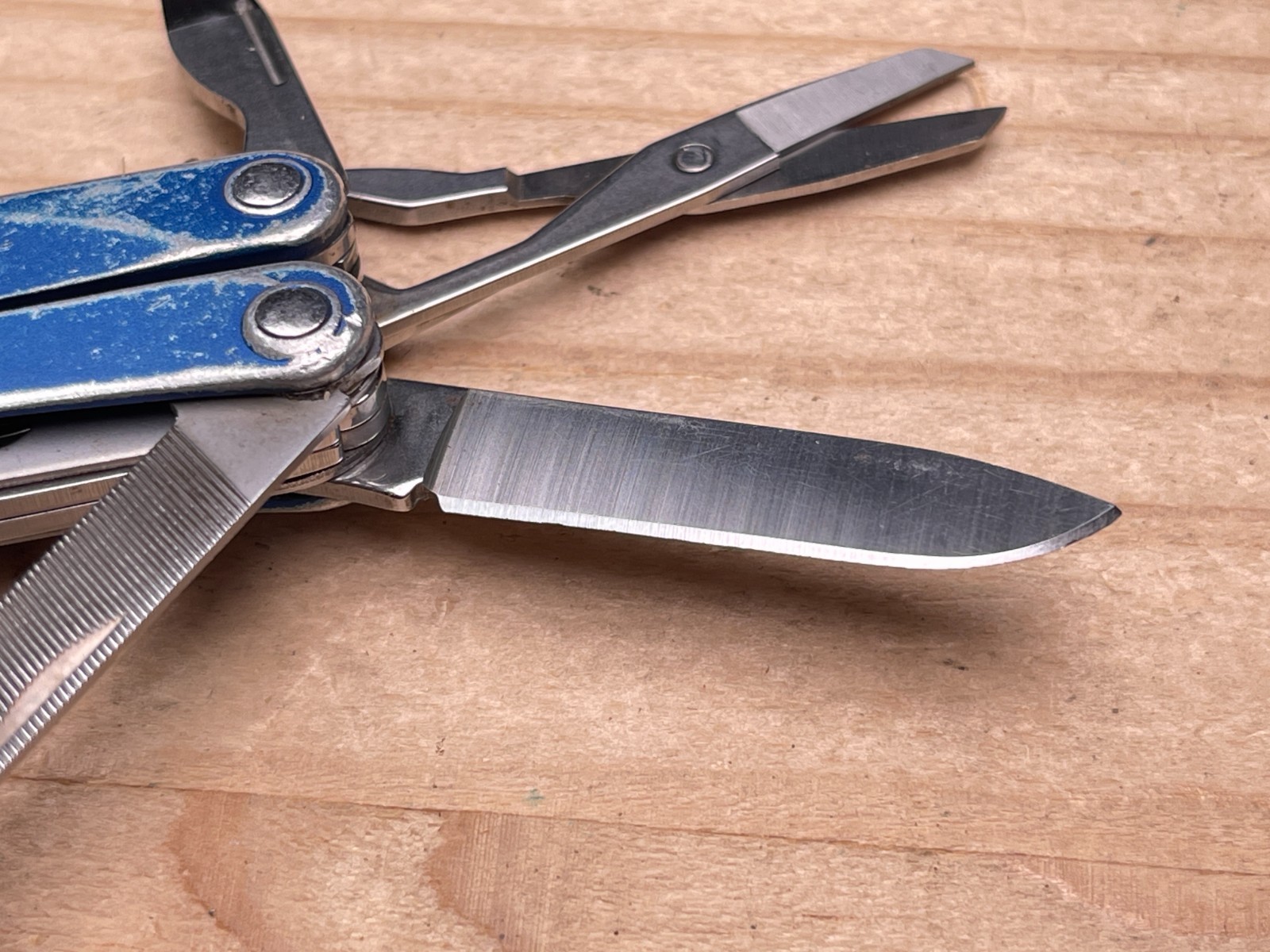 Leatherman Squirt PS4 Blue Multi-tool Knife – Broken Scissors Spring – Retired