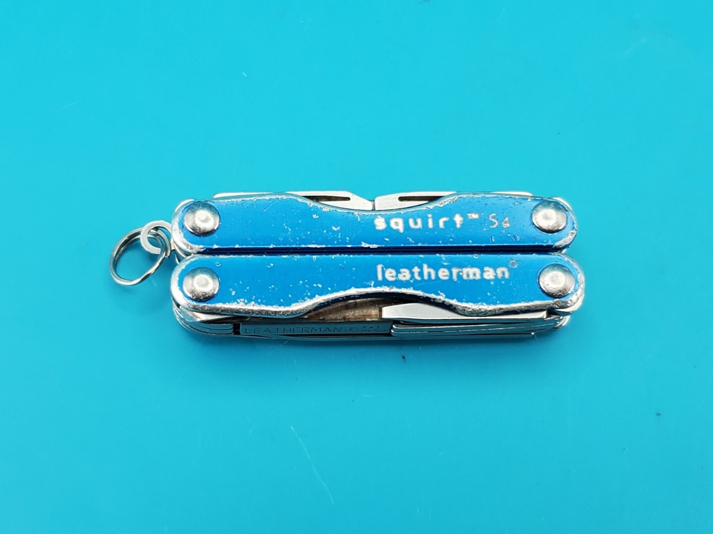 Leatherman “Squirt S4” Stainless Steel Multi Tool – BLUE!