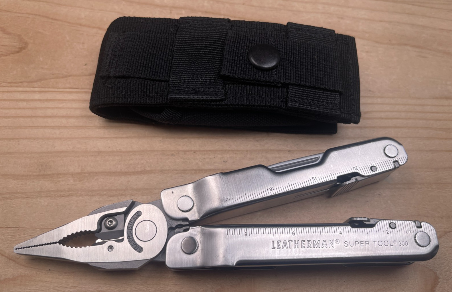 Leatherman Super Tool 300 Multi-Tool Knife 01/20 w/ Nylon Sheath – Very Nice!