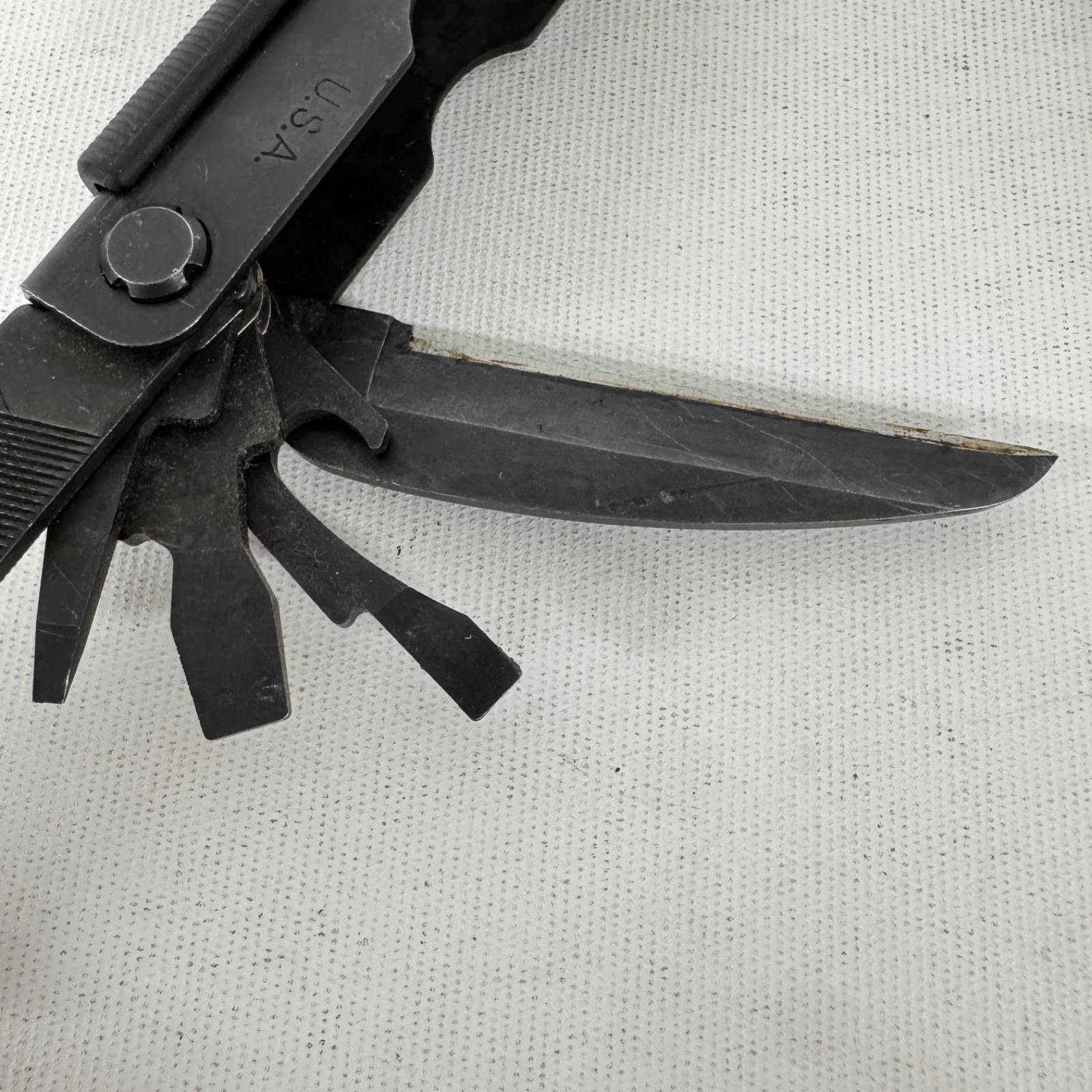 Gerber MP600 Multi-Tool Multi-Plier Carbide Cutters Needle Nose Black w/ Sheath