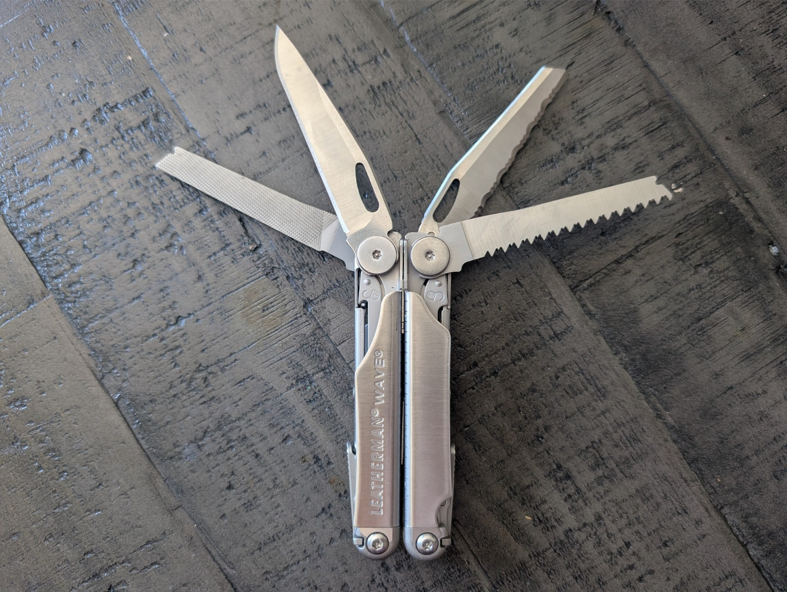 Leatherman Wave Silver Multi Tool Made in USA 18-in-1 Multitool