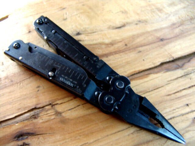 SOG POWER ASSIST-MULTI TOOL-w/ SOG HEAVY DUTY MOLLE SHEATH–EXCELLENT