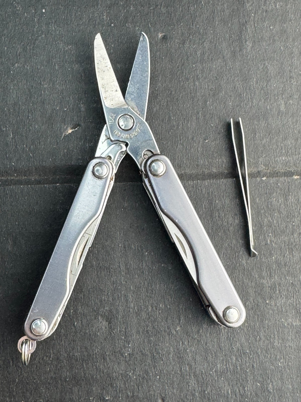 Leatherman Squirt S4 Stainless Steel Multitool Keychain – Gray