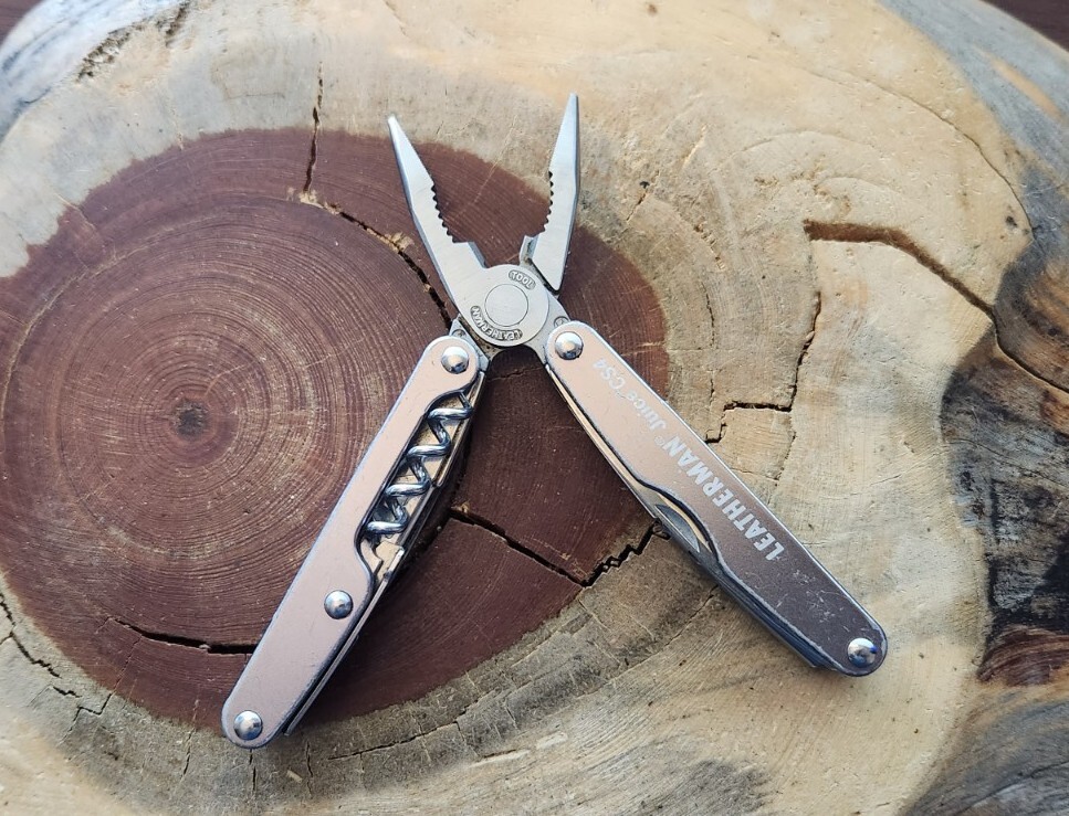 Leatherman Juice CS4 Storm Grey – Pliers Blade Corkscrew – Great Condition – T14