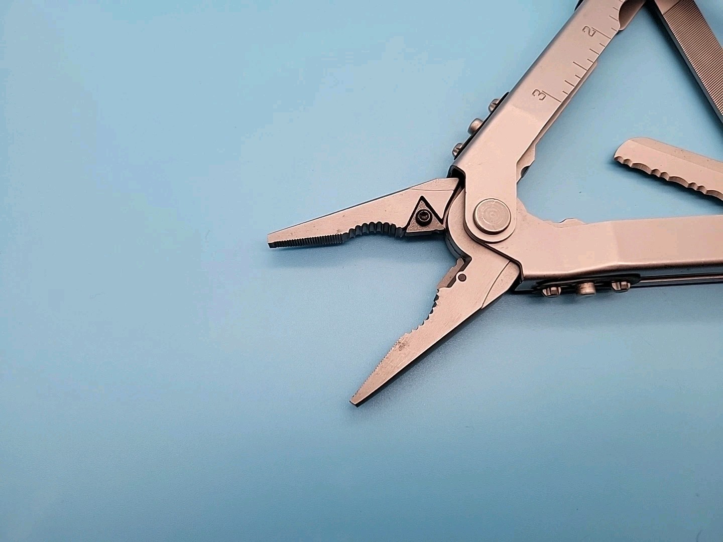 Gerber MP600 Multiplier Multi-Tool – Silver – Needle Nose Carbide Cutter Pliers