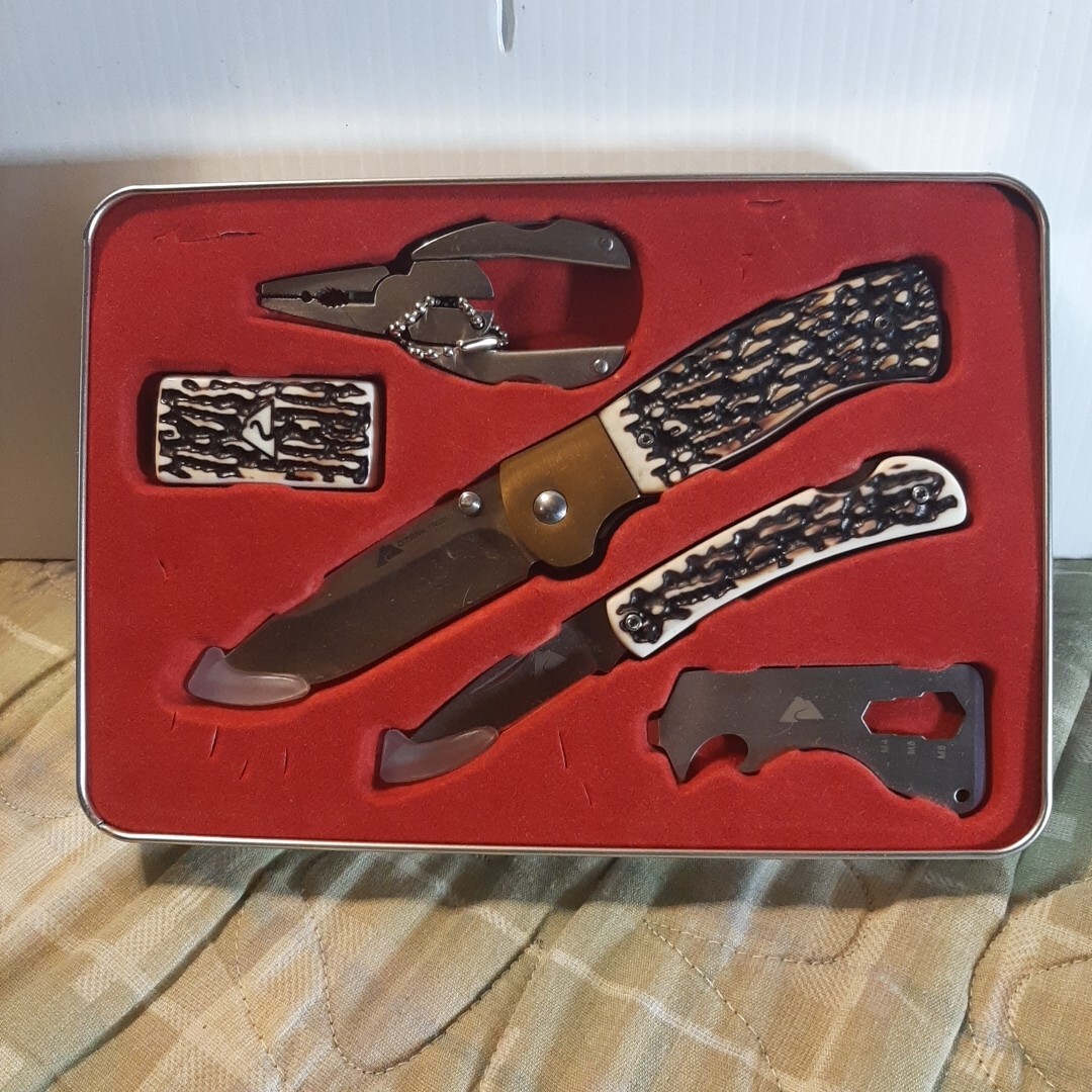 OZARK TRAIL 5 PIECE COMBO SET 2 Knives – Tool – Money Clip – Metal Tin *New**