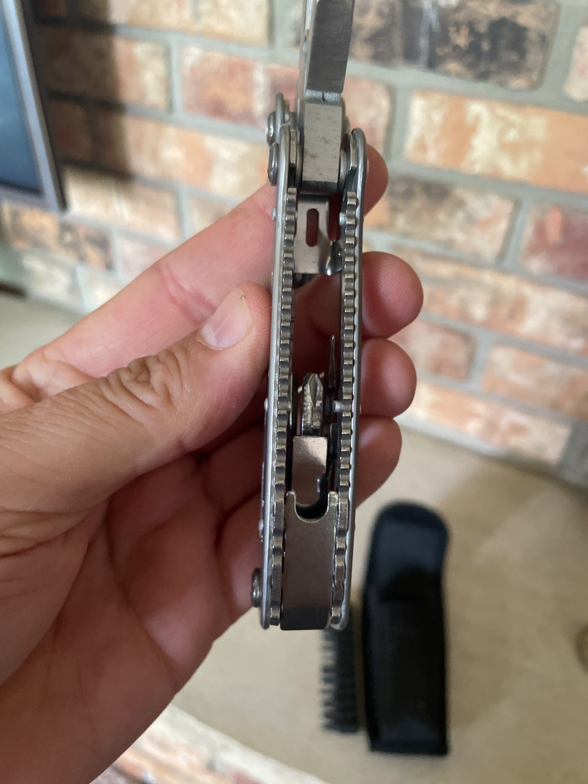 2CR STAINLESS STEEL MULTI TOOL WITH CASE PLIERS SAW CASE PHILLIPS/REG SCREWDRIV