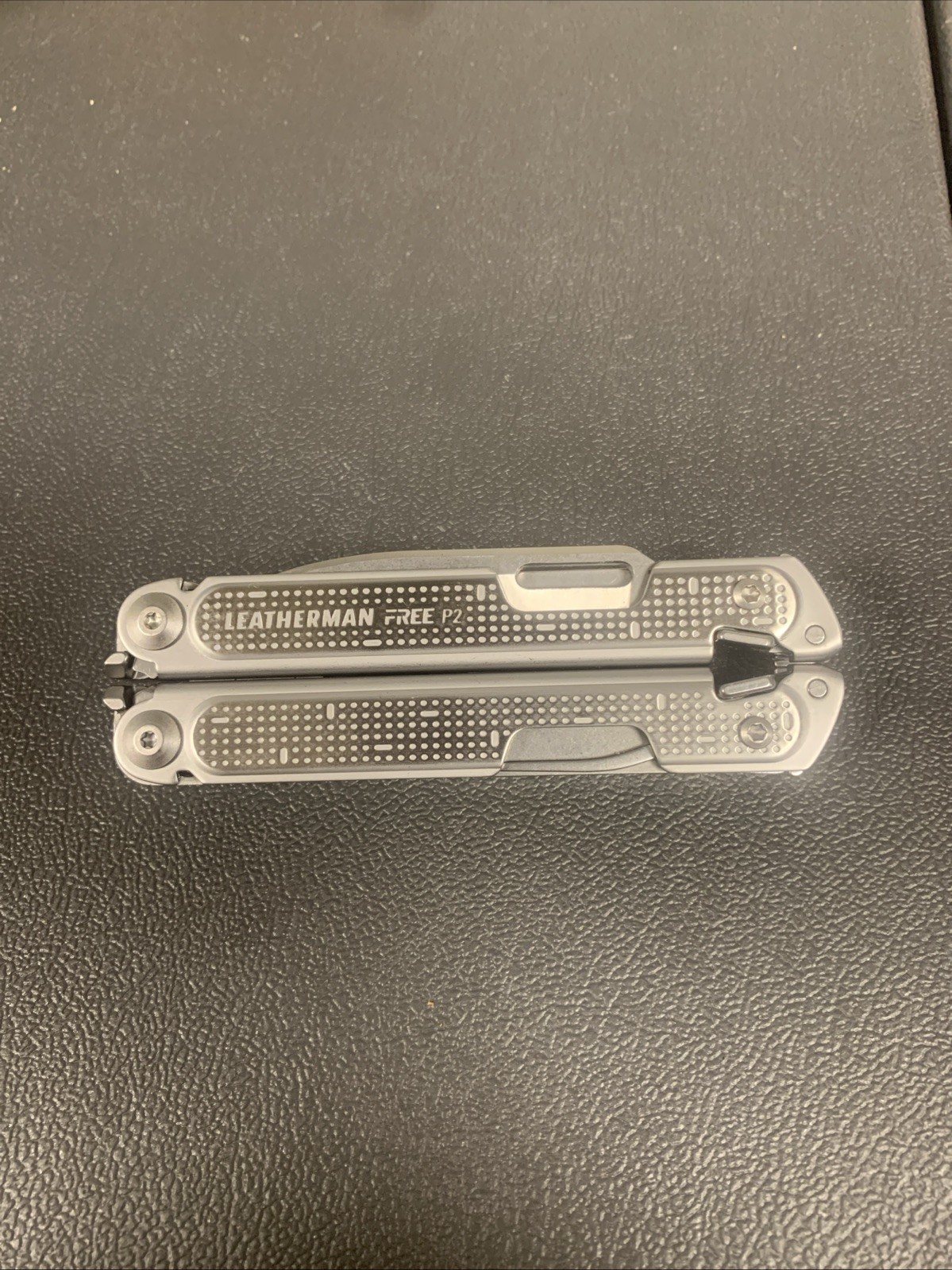 Leatherman Free P2 Multi Tool W/ Gray Sheath Excellent Condition Clean Pristine