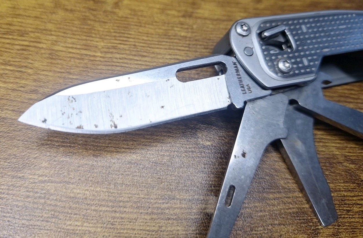 Leatherman FREE T2 Pocket Knife Multi-tool Silver Toned Screwdriver Philips