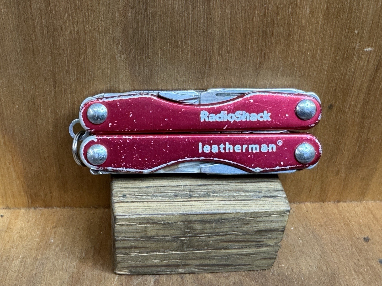 LEATHERMAN Squirt E4 Red Radio Shack Electrical Rare Limited Edition USA GREAT!