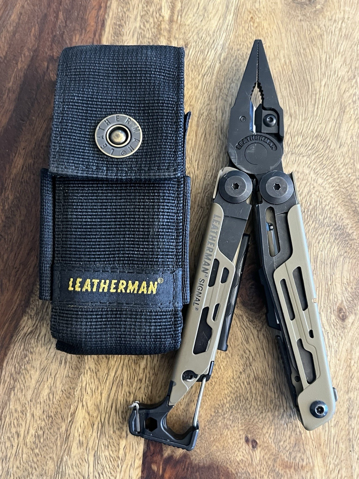 08/2022 Leatherman Coyote Tan Signal Multi-Tool Excellent!!! w/Beautiful Sheath