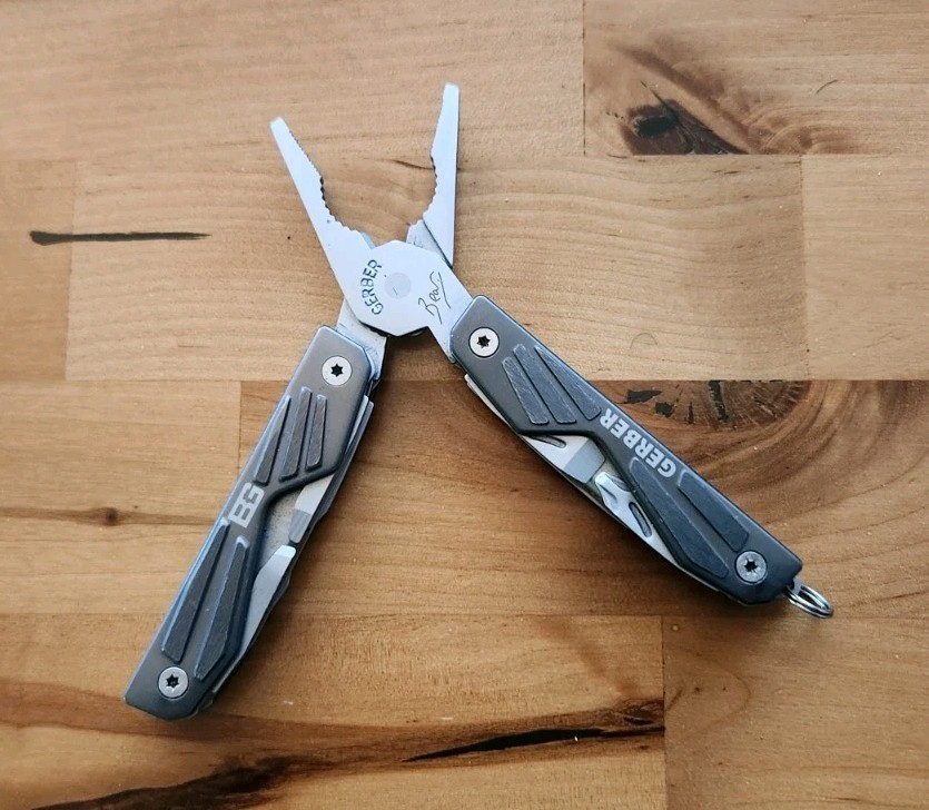 Gerber BG Compact Gray Mini Multi-Plier Knife Multi Tool – Great Cond. – Y20