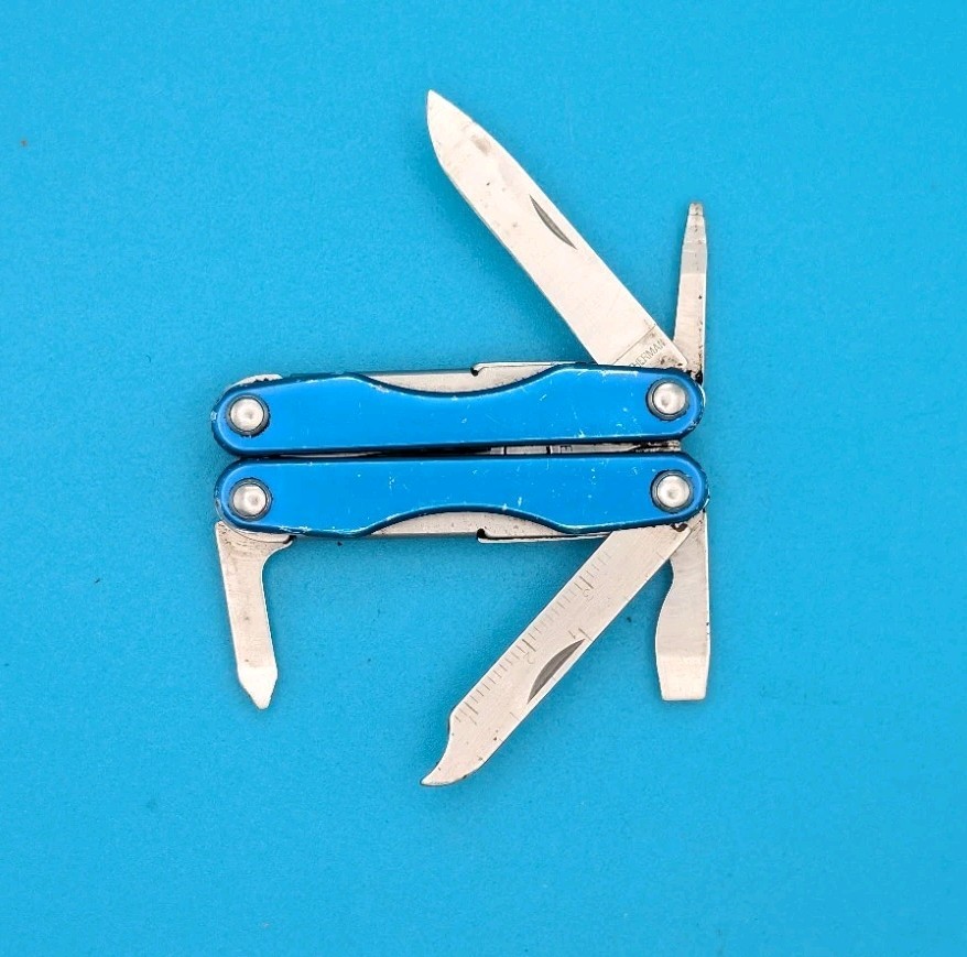 Leatherman Squirt S4 Multi-Tool, Key Ring, Retired, BLUE!