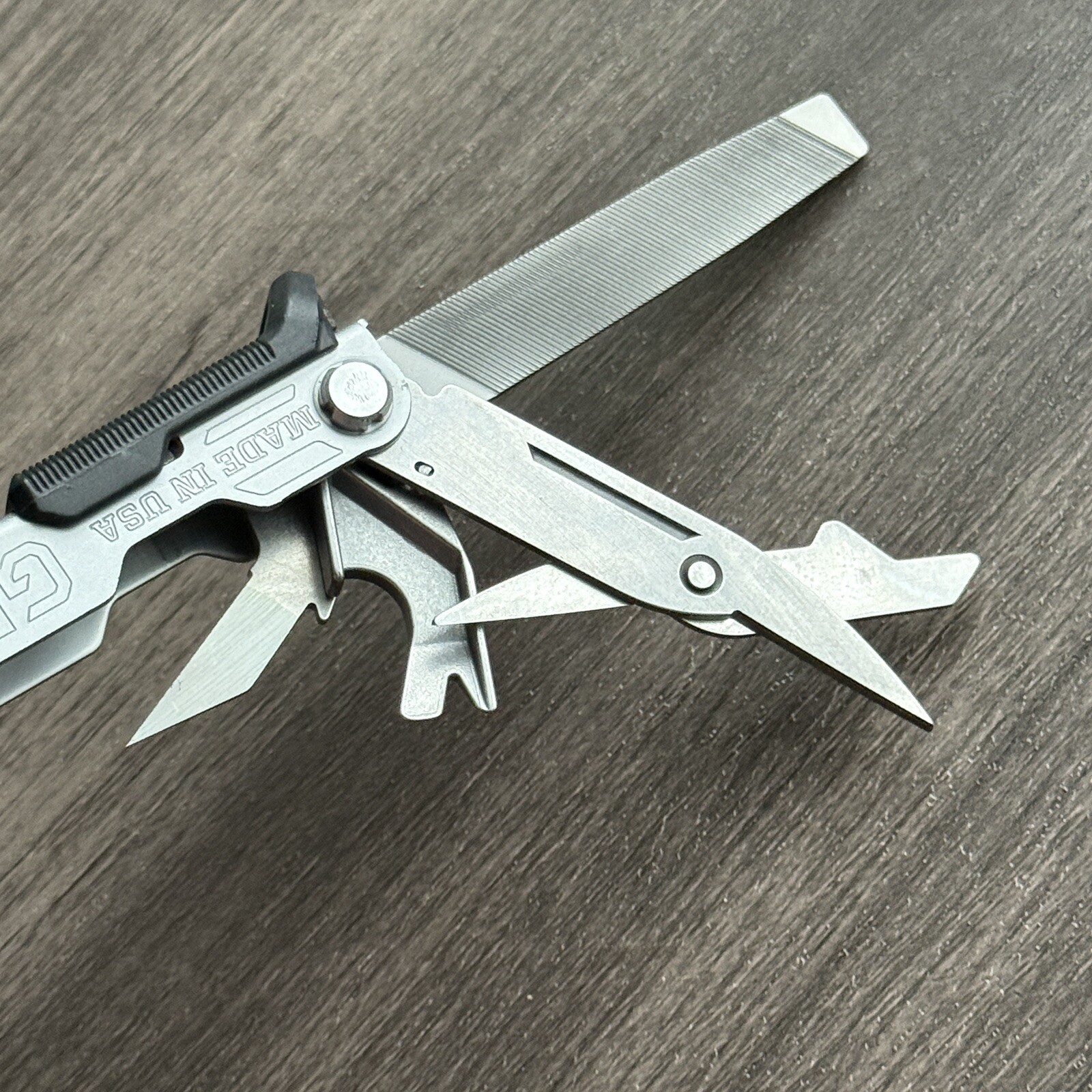 Gerber Center Drive Plus Multi-Plier w/Leather Sheath Multitool w/Scissors. USA