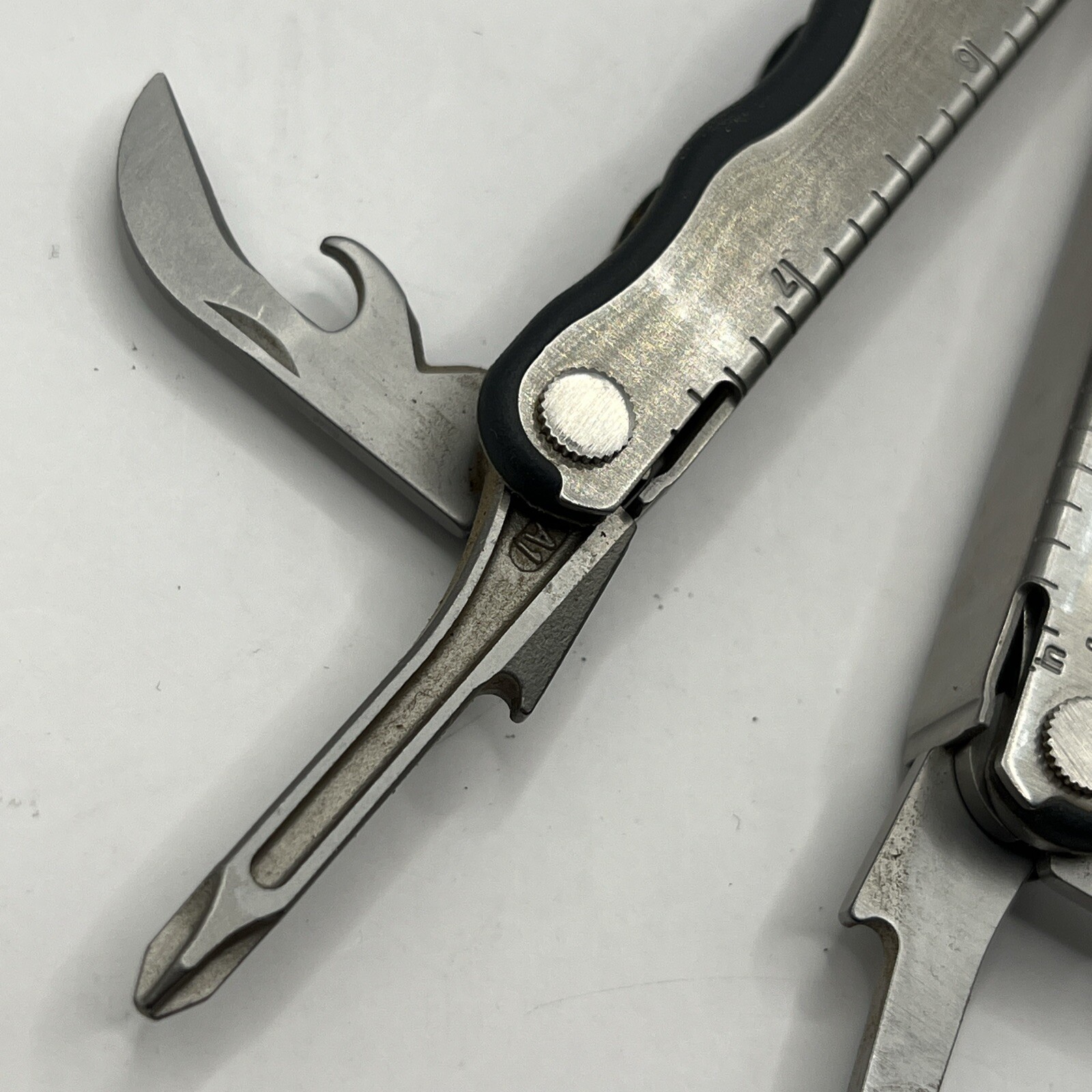 Leatherman Kick Multi-ToolbKnifebPliersvRetired Collectible Leather Sheath Used