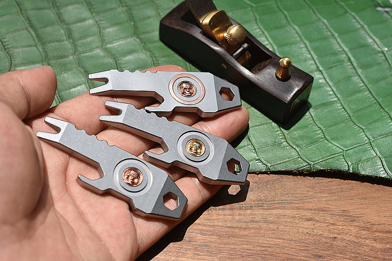 1PC EDC Titanium Inlaid Skull Multi Tools Pry Bar Crowbar Wrench Opener Keychain