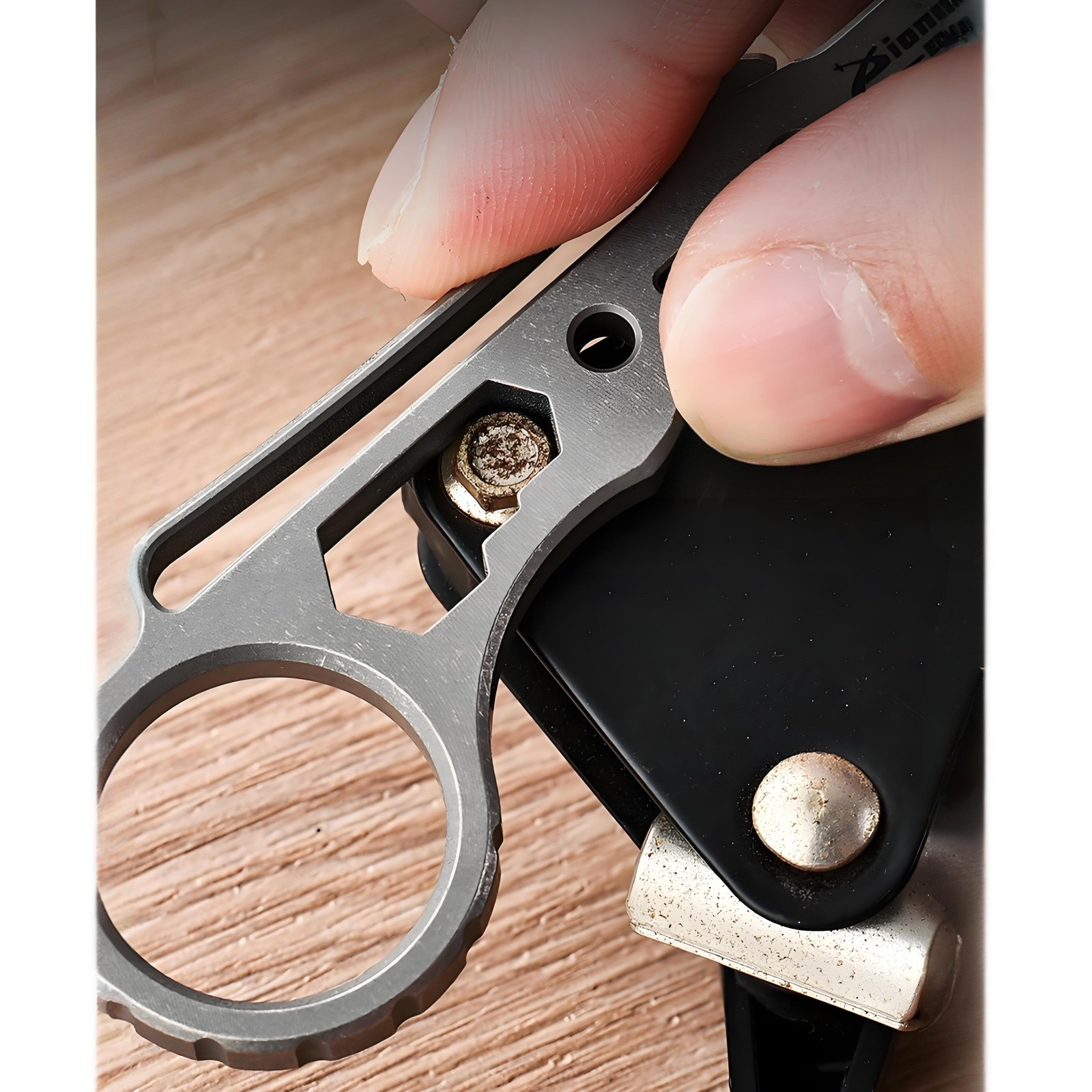Titanium Alloy EDC Finger Ring Pry Bar Multi Tool Outdoor Survival Gear