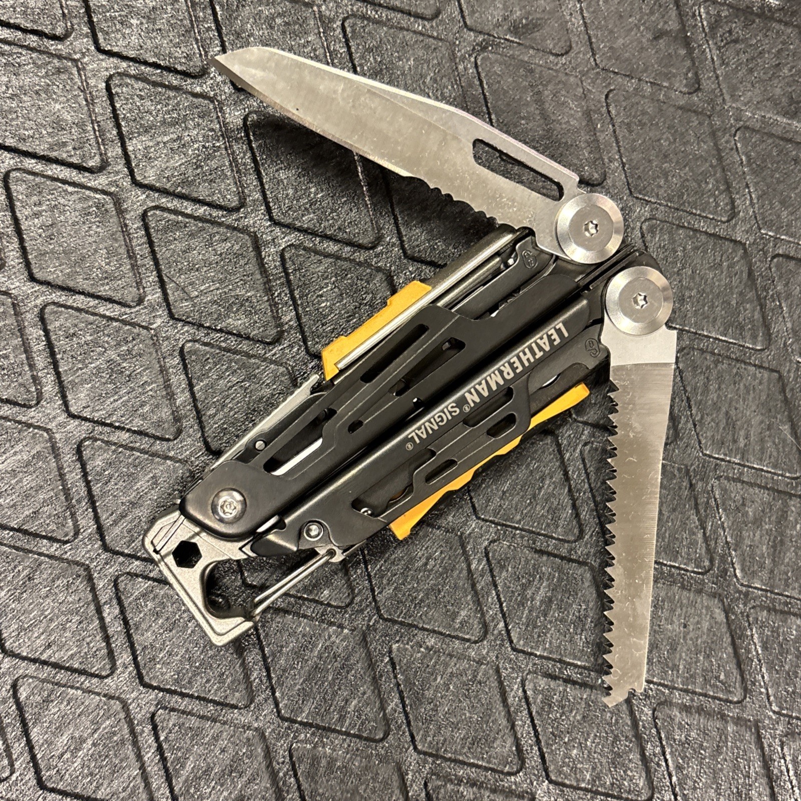 LEATHERMAN Signal Multi-Tool! Excellent!