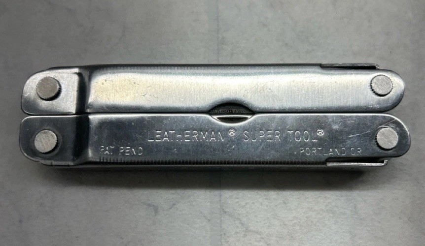 Leatherman Super Tool Heavy Duty Stainless Multi-Tool (PO1016562)