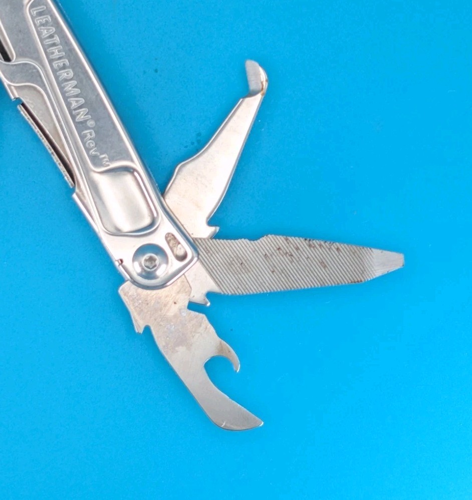 Leatherman Rev 3.8″ Multi-Tool, Stainless! *SOME RUST ON ITEM*