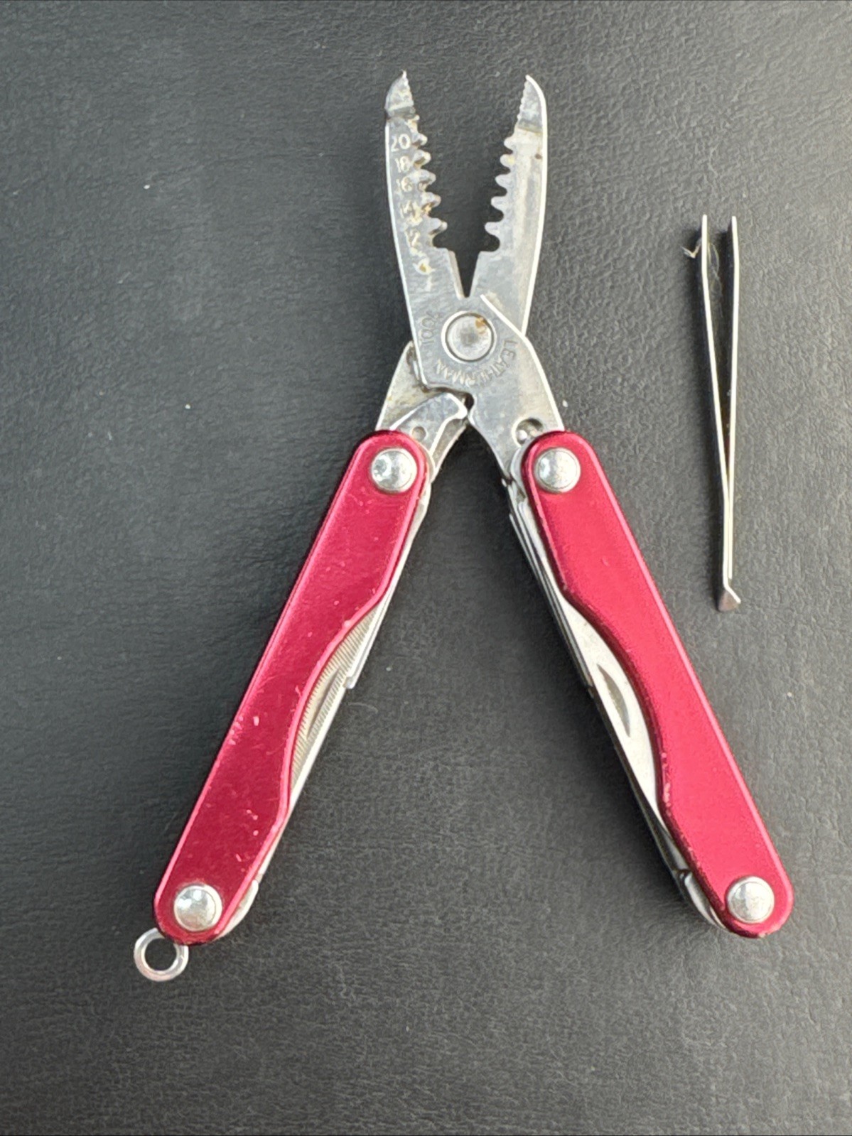 Leatherman Squirt E4 Multi-Tool w/Wire Strippers Radioshack 12517.1