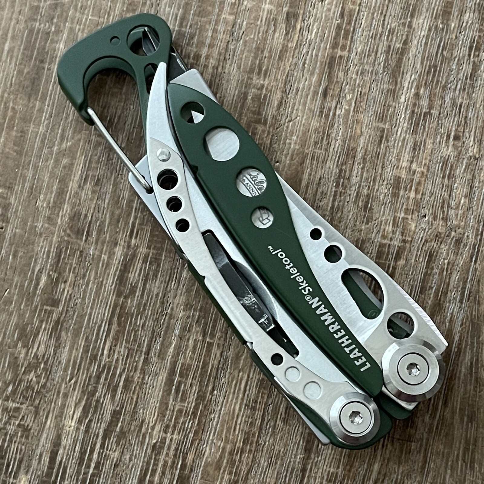 Limited edition Leatherman Skeletool Cabelas Anniversary Multitool. Green/Silver