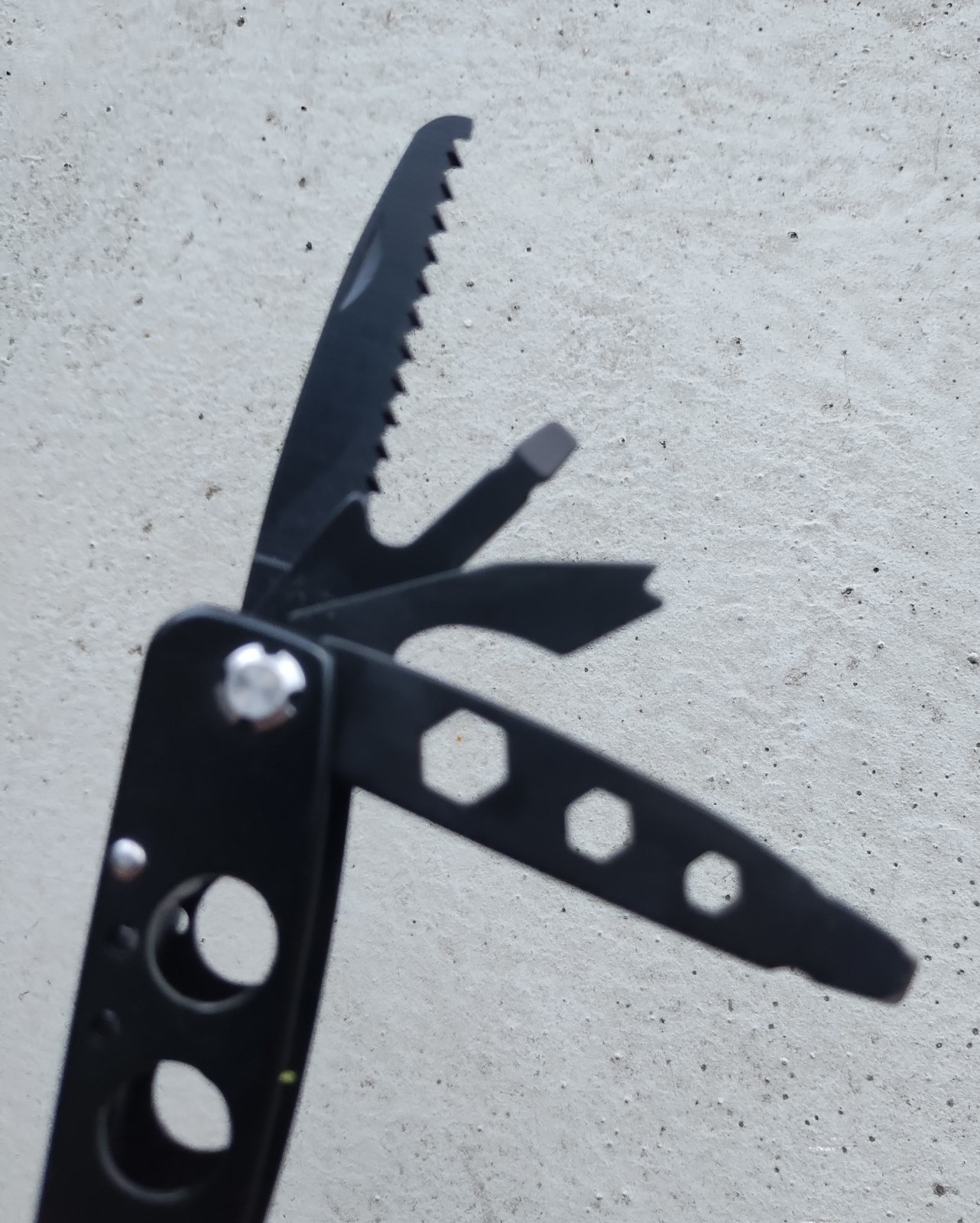 SMITH & WESSON S&W 16 FUNCTION MULTI-TOOL BLACK, EXCELLENT CONDITION, LOT OF 2