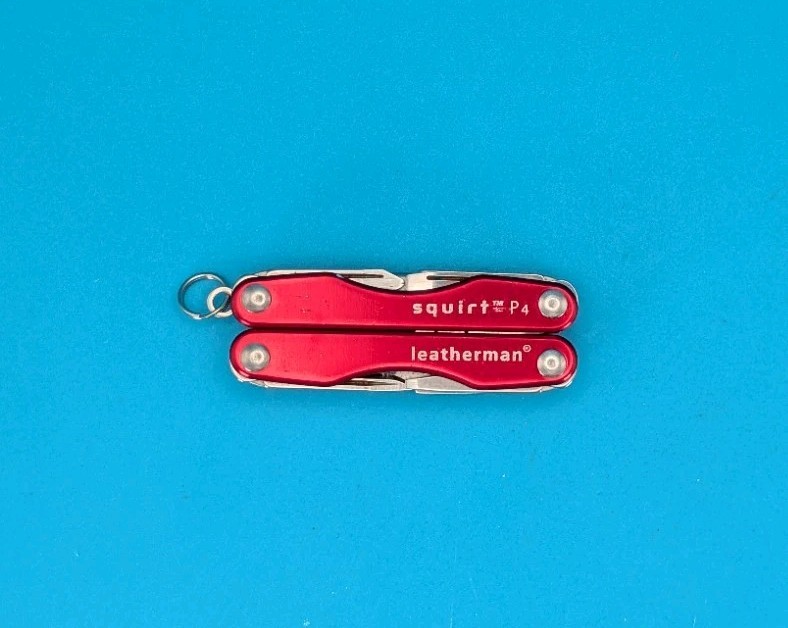 Leatherman Squirt P4 Multi-Tool, Key Ring, Retired, RED! *DPR*