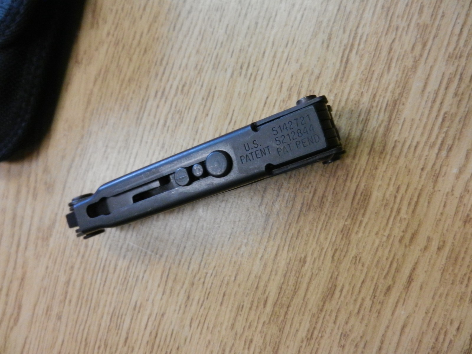 Gerber Black Multi Tool US Patent 5142721 & 5212844 W / Sheath 4 1/2″ Long