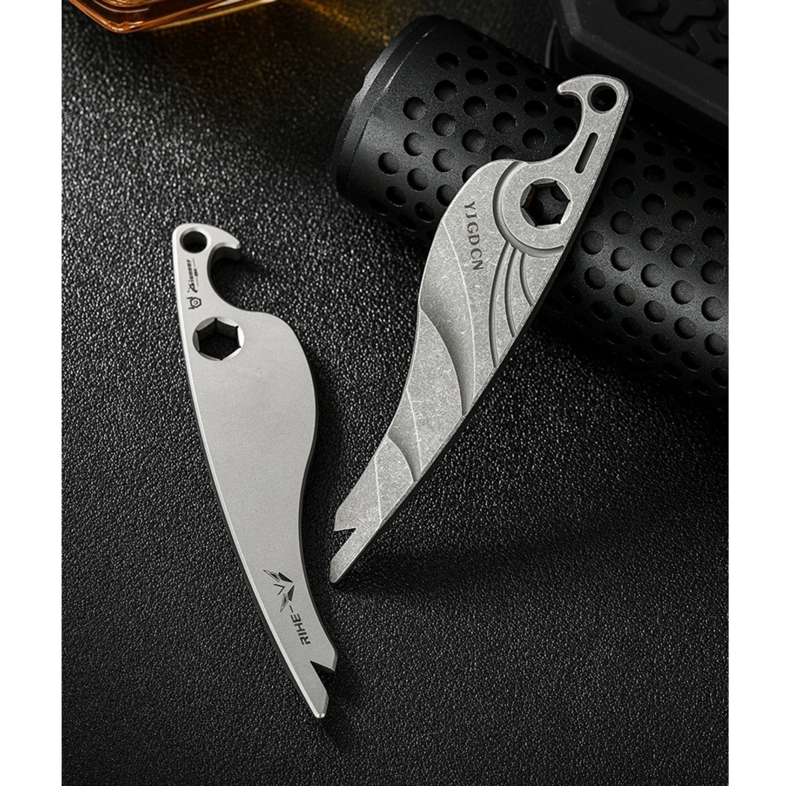 Titanium Alloy EDC Mini Pry Bar Multi Tool Outdoor Survival Gear Seahorse Shape