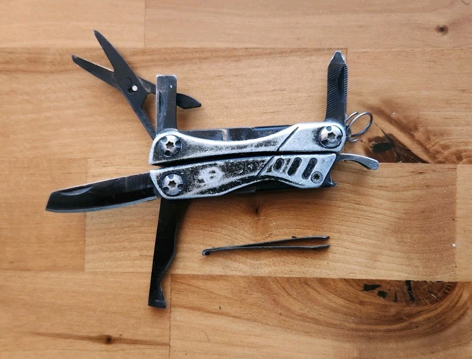 Gerber Dime Black – 9 Functions (USA) – Good Condition, Free Shipping – Y29