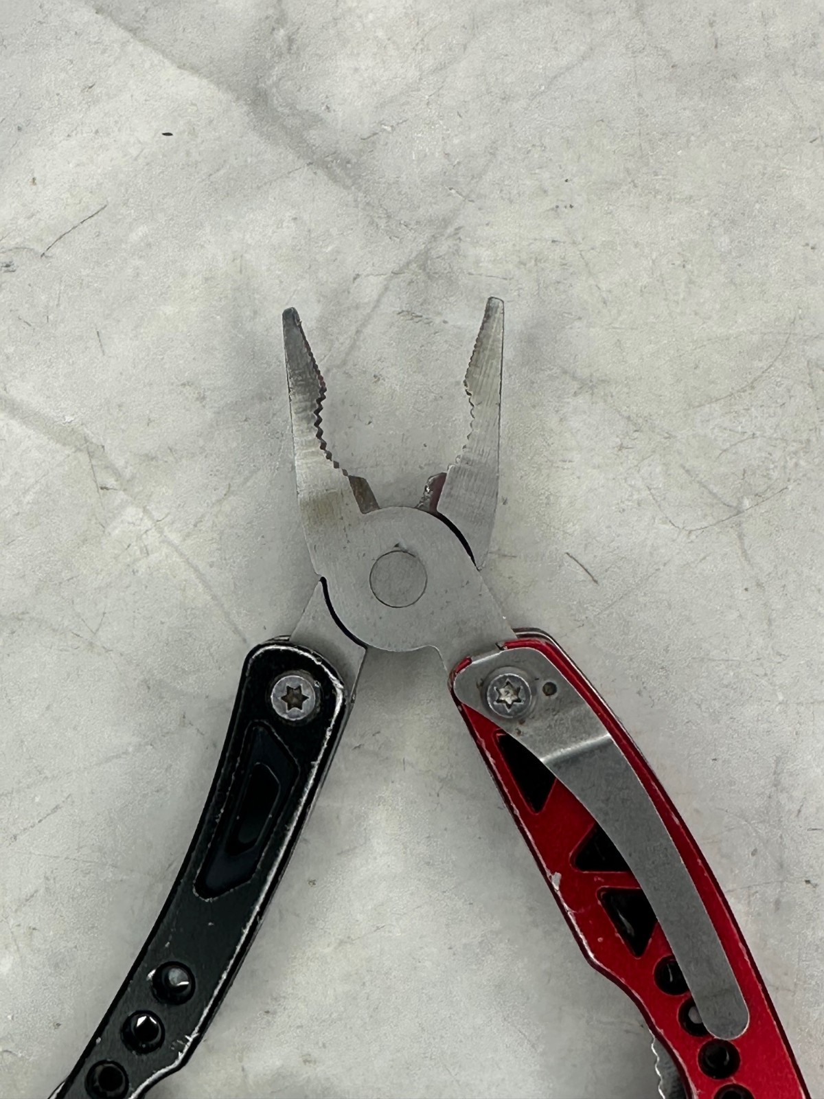 Snap-on Tools Mini Multitool Folding Knife w/ Pliers Red & Black 3″ Closed