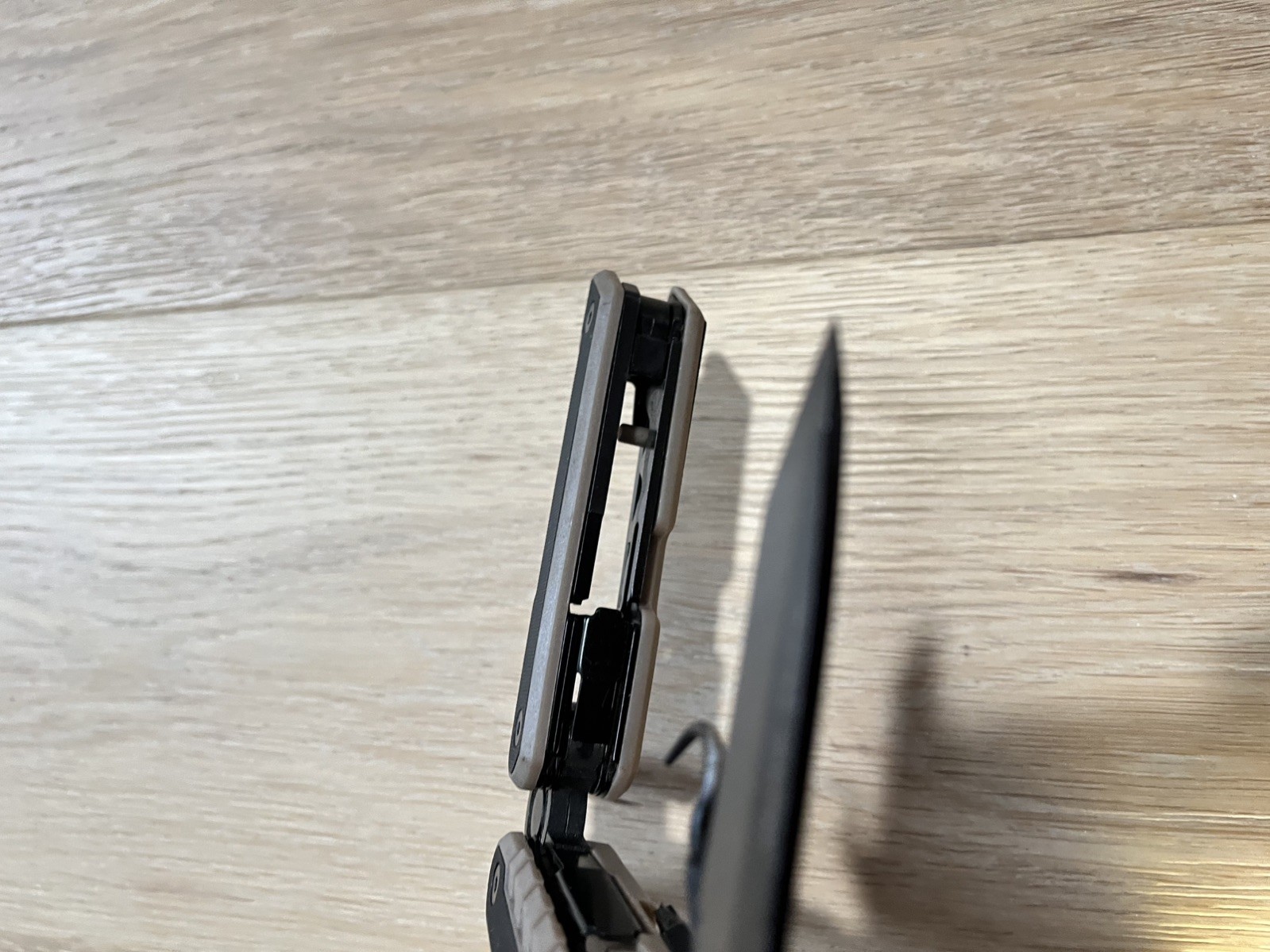 Real Avid Multi-Tool AR15 Hunting Rifle Tool Pliers Knife One attachment missing