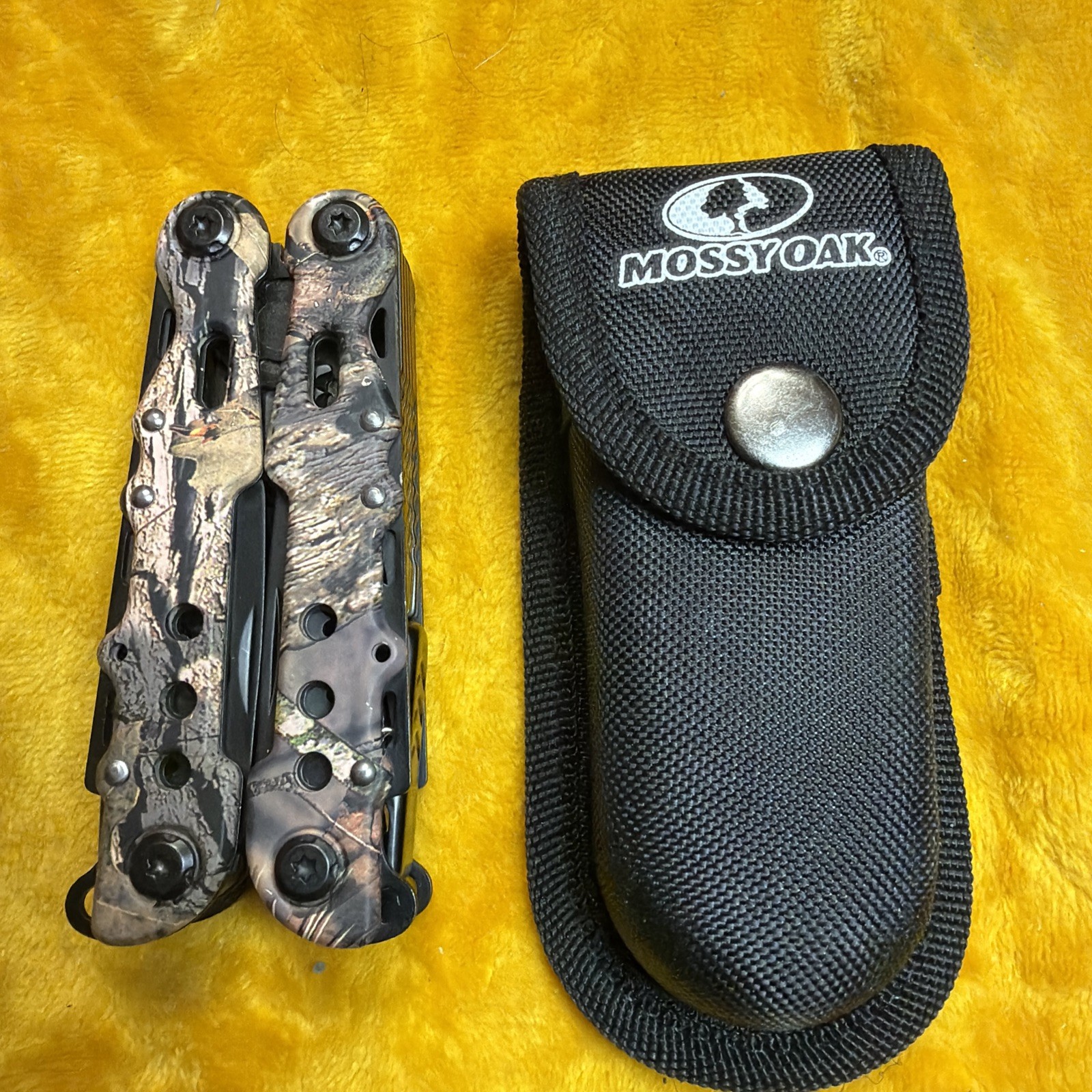 MOSSY OAK Multi-tool 13 in 1 Multi Function Pliers Folding Pocket Tool w/ Sheath