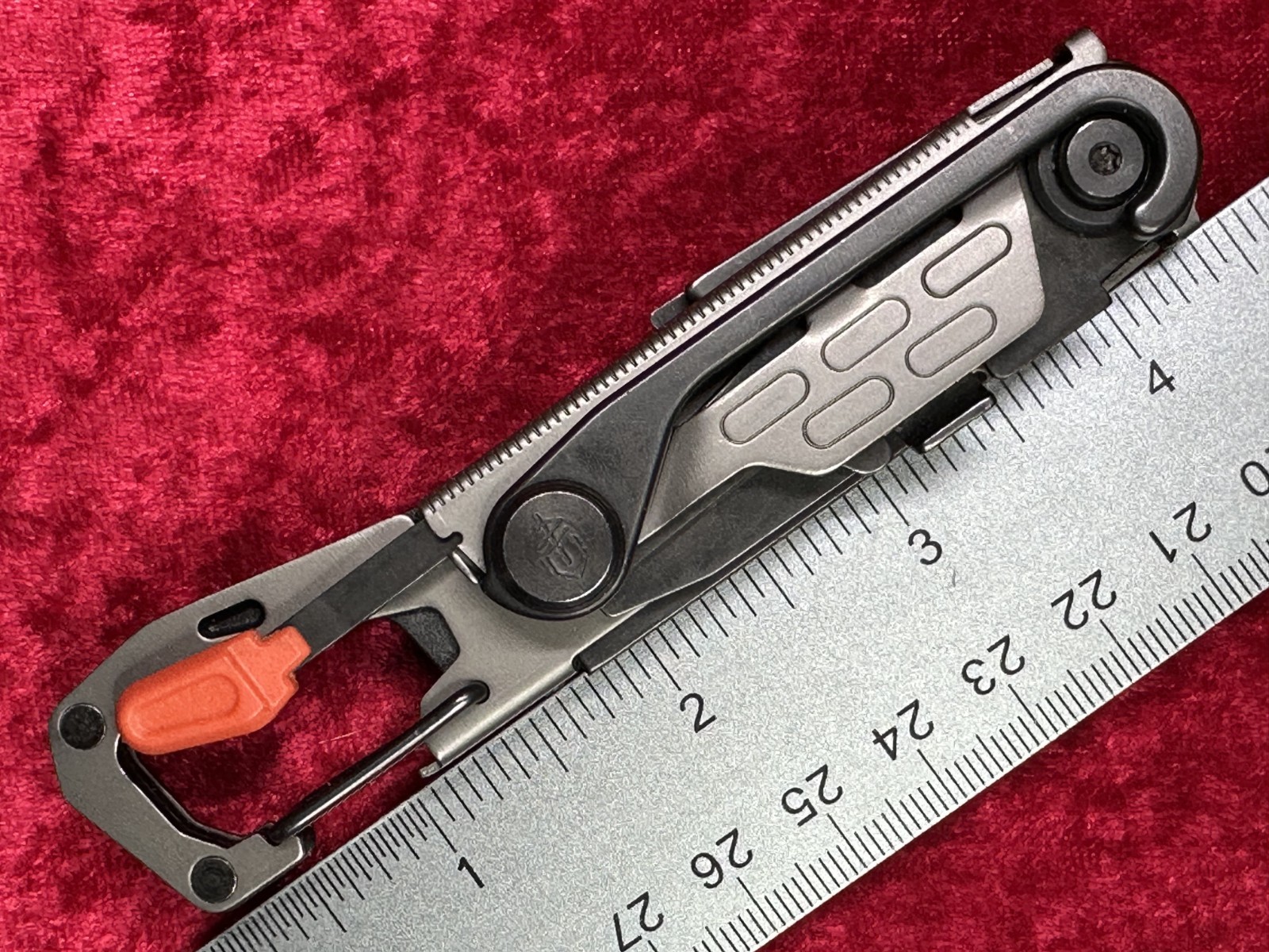 Gerber StakeOut Graphite Multi-Tool 10 Function 9 Tools Knife Carabiner (587)