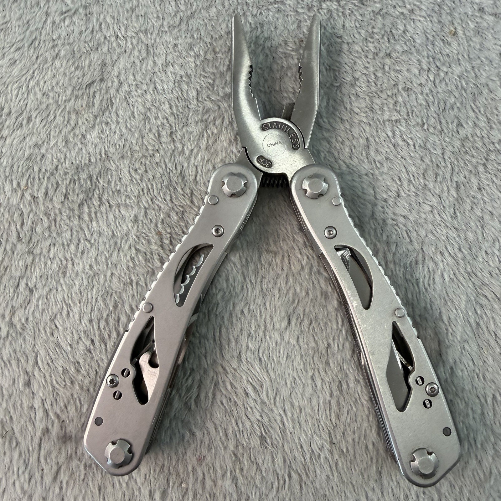 Unbranded 9 In 1 Multi Tool Knife Pliers Saw with Leatherman Sheath (B35)