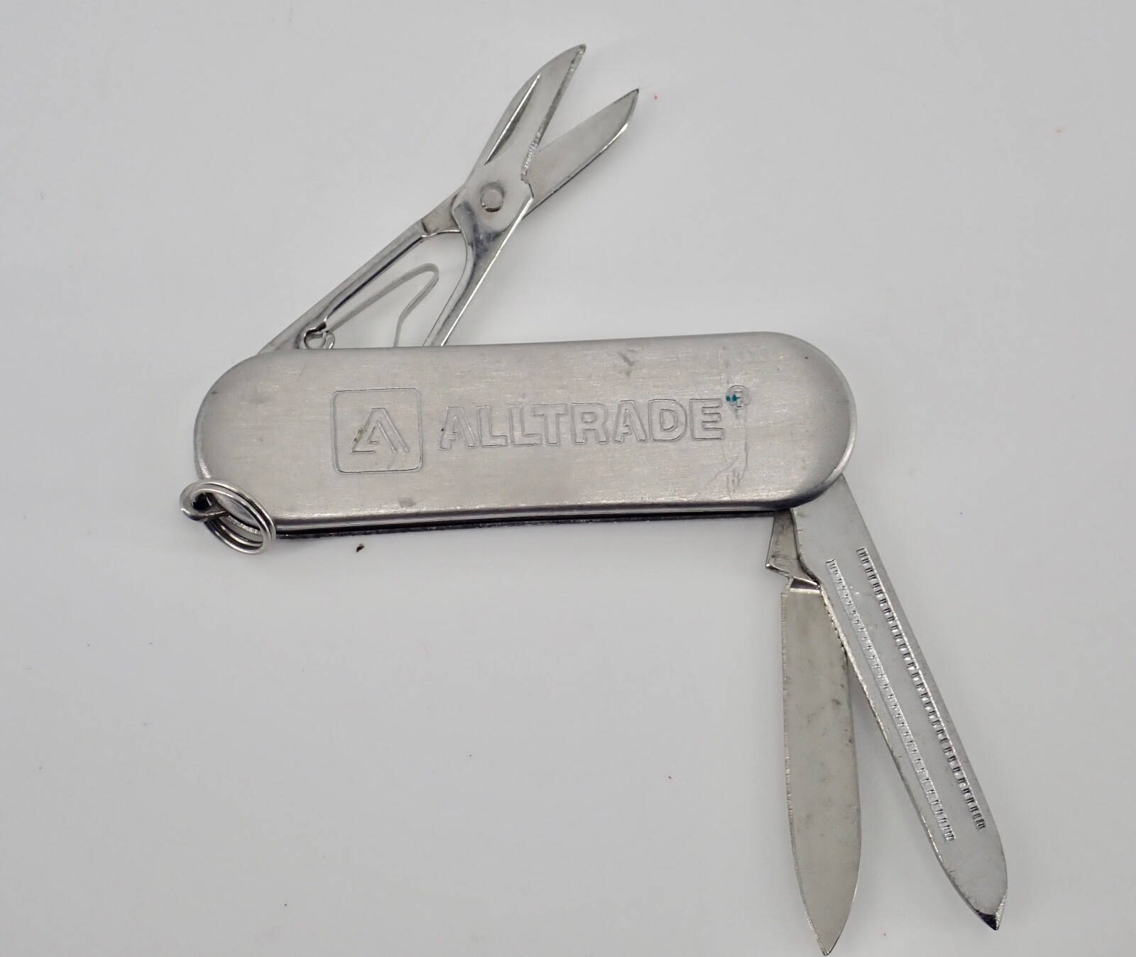 Brookstone Alltrade & Red Asst Set of 3 Pocket Knives Multi Function Tools Light