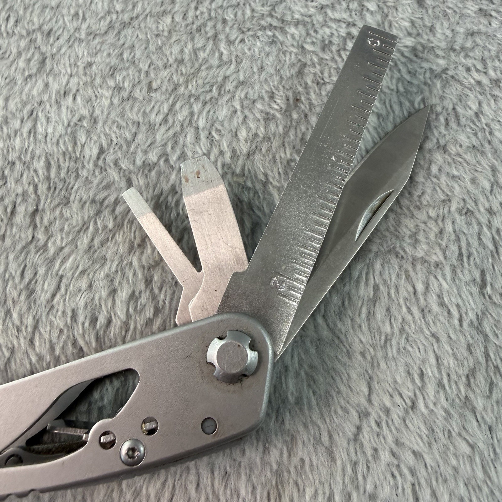 Unbranded 9 In 1 Multi Tool Knife Pliers Saw with Leatherman Sheath (B35)