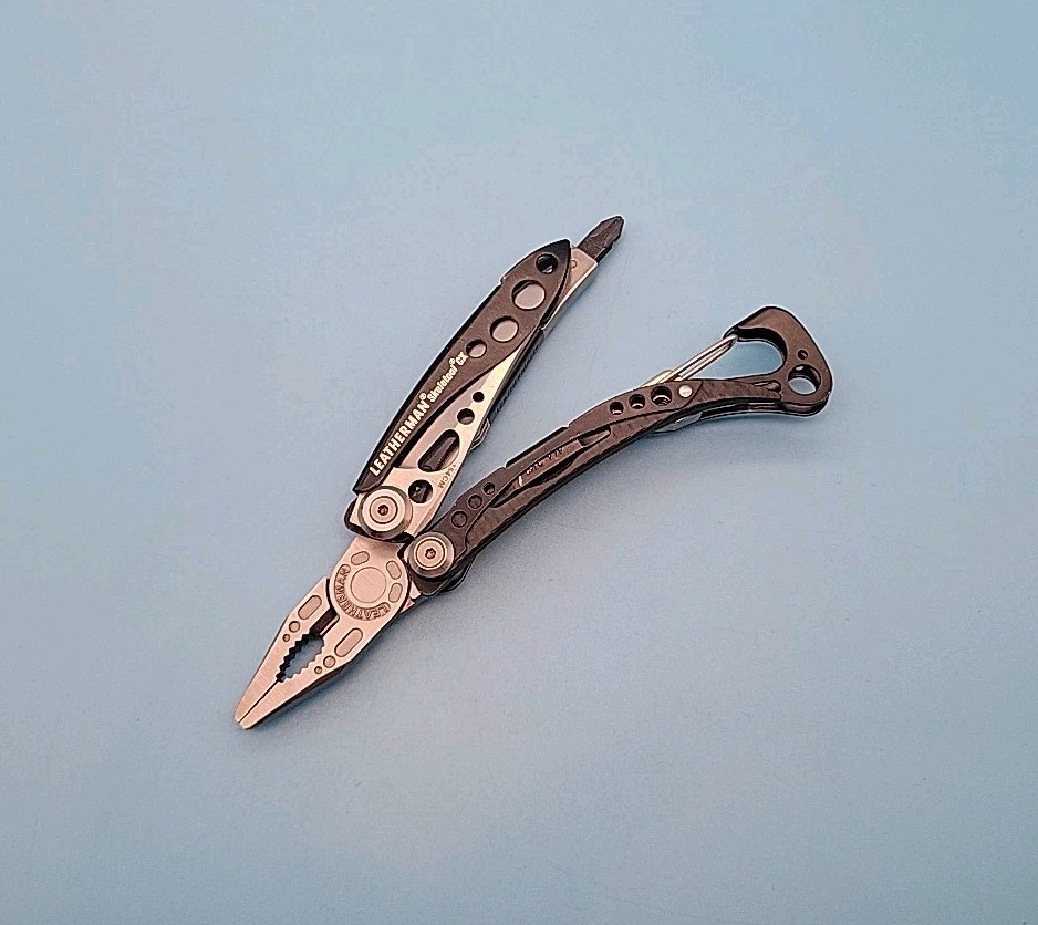 Leatherman Skeletool CX Multi-Tool – Plain Edge 154CM Blade – Driver Bits