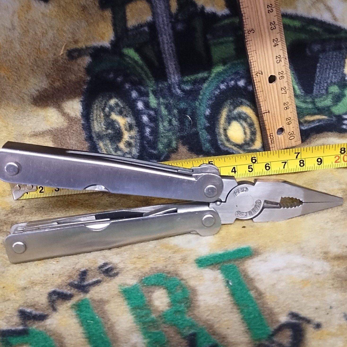 Stainless Steel Folding Multi-Tool Pliers w/ Straight Edge Knife, 6 Tools