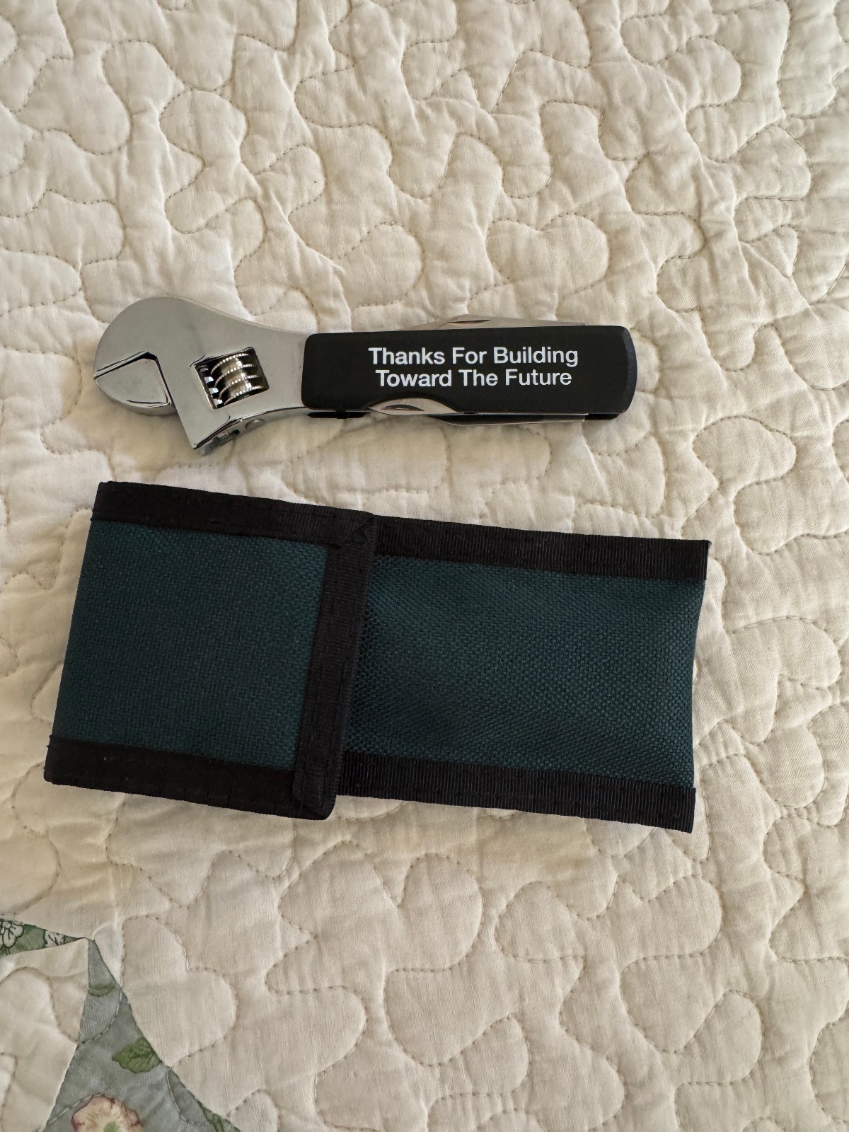 boeing multitool with case crescent wrench knife, screwdrivers new airplane